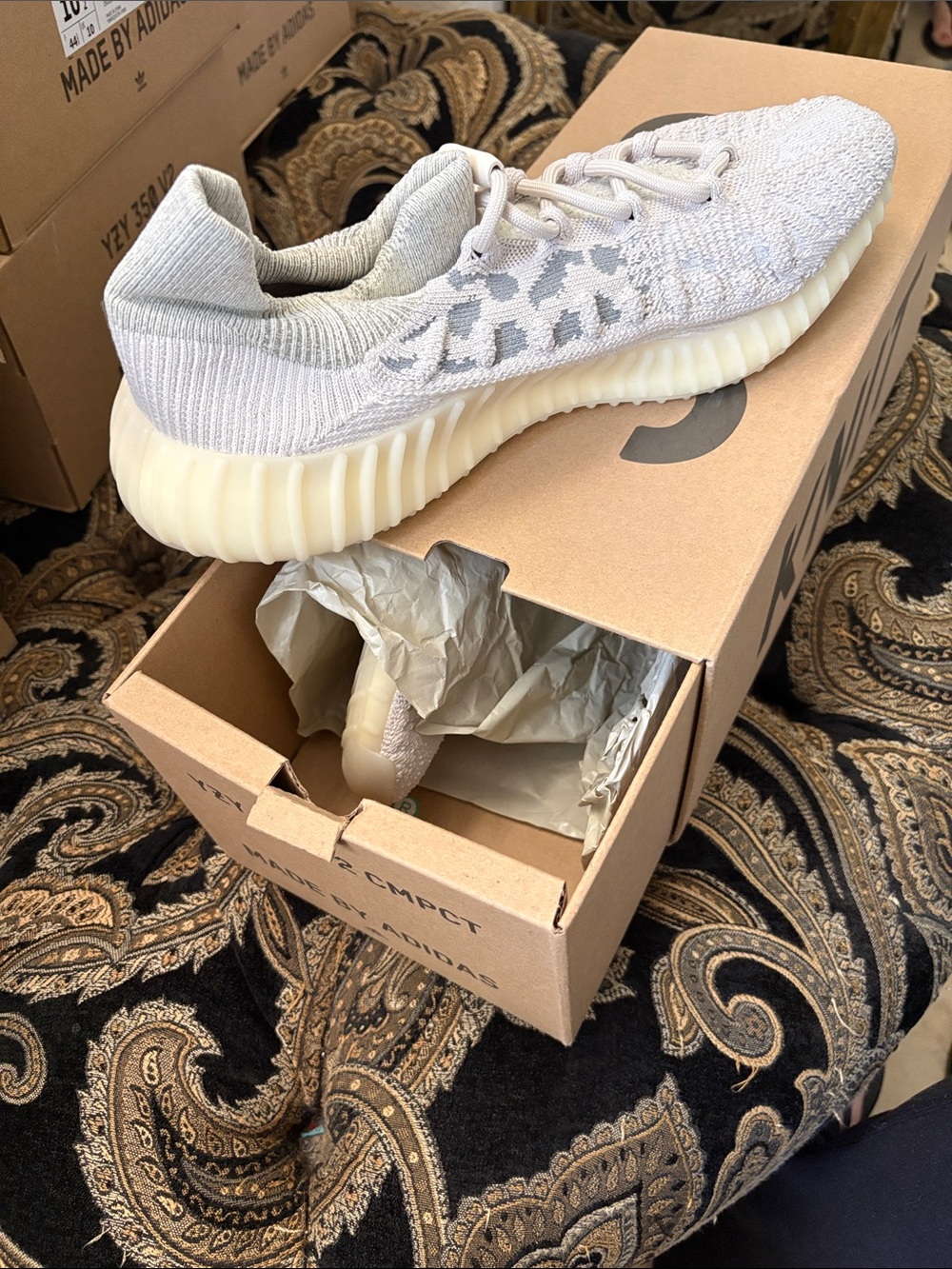 Yeezy Boost 350 V2 Cloud White Knit Runner